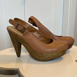 Brown and faux wood heel - size 6